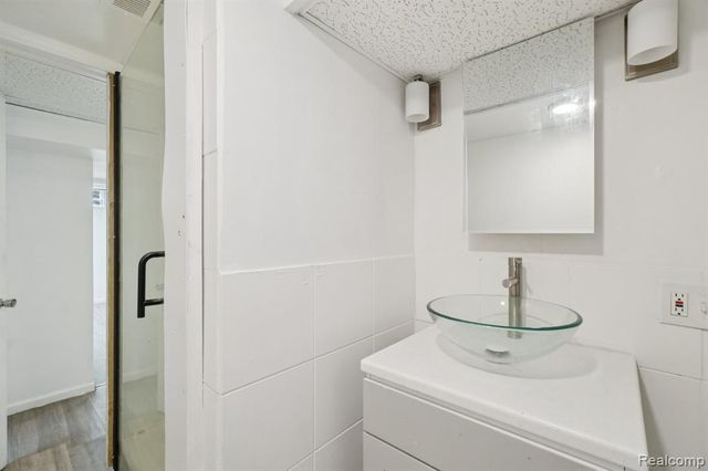 19211 Birwood Street, Detroit, MI 48221