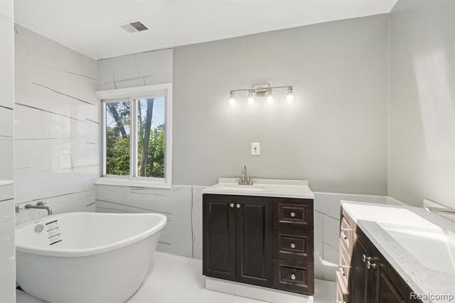 19211 Birwood Street, Detroit, MI 48221