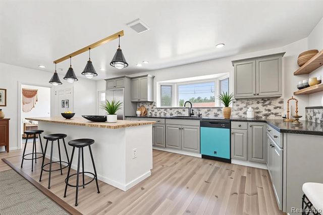 19211 Birwood Street, Detroit, MI 48221