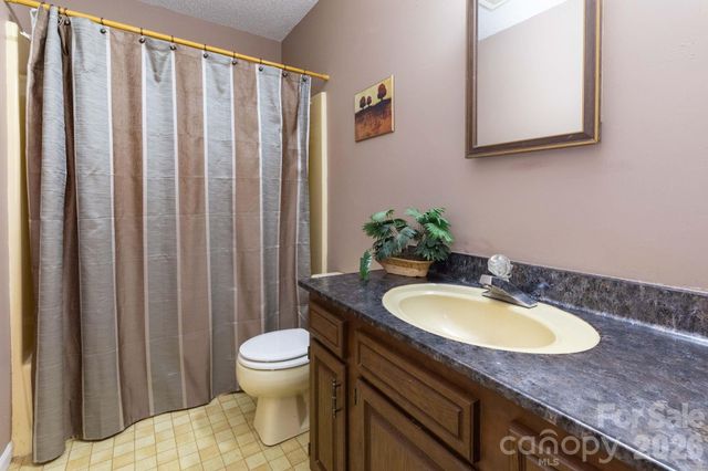 5 Wildwood Circle, Fletcher, NC 28732