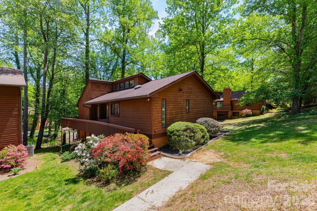 5 Wildwood Circle, Fletcher, NC 28732