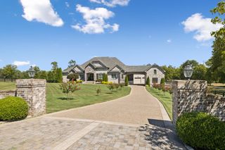 662 Neals Ln, Gallatin, TN 37066