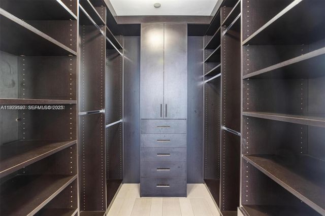 1100 Biscayne Blvd 3902, Miami, FL 33132