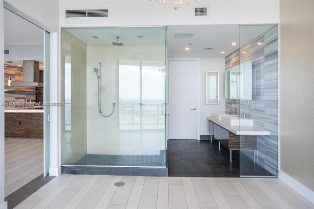 1100 Biscayne Blvd 3902, Miami, FL 33132