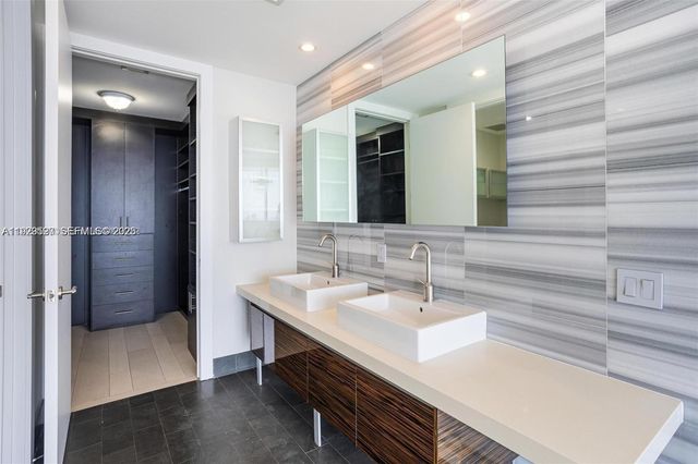 1100 Biscayne Blvd 3902, Miami, FL 33132