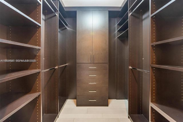 1100 Biscayne Blvd 3902, Miami, FL 33132