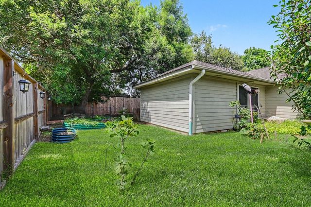 423 Merriweather Street, Houston, TX 77598