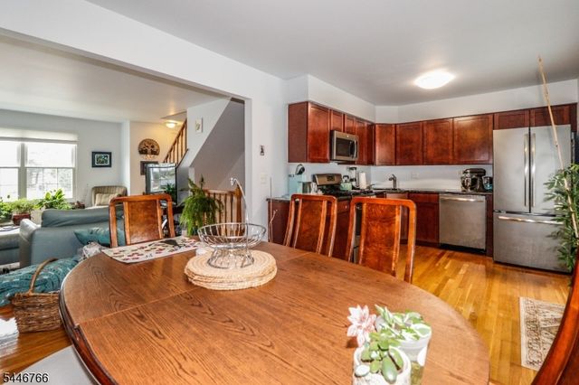 136 Coburn Ln, Franklin Twp., NJ 08873