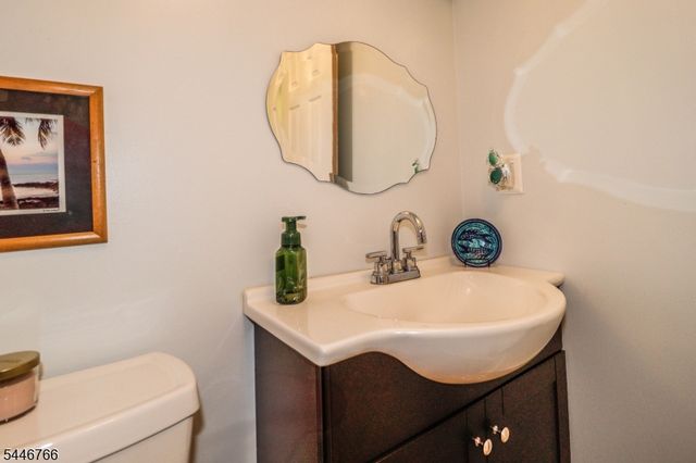 136 Coburn Ln, Franklin Twp., NJ 08873