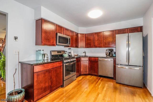136 Coburn Ln, Franklin Twp., NJ 08873