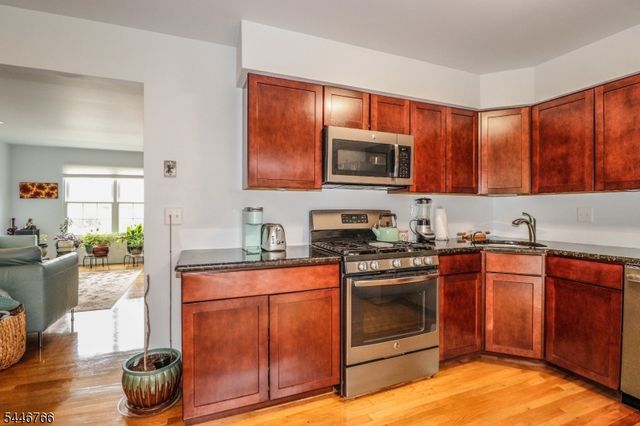 136 Coburn Ln, Franklin Twp., NJ 08873