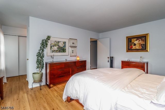 136 Coburn Ln, Franklin Twp., NJ 08873
