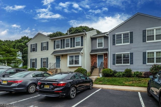 136 Coburn Ln, Franklin Twp., NJ 08873