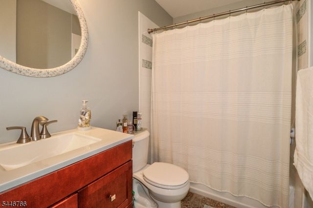 136 Coburn Ln, Franklin Twp., NJ 08873