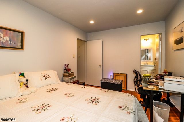 136 Coburn Ln, Franklin Twp., NJ 08873