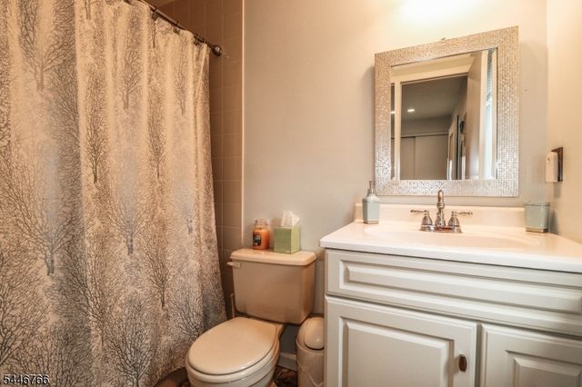 136 Coburn Ln, Franklin Twp., NJ 08873
