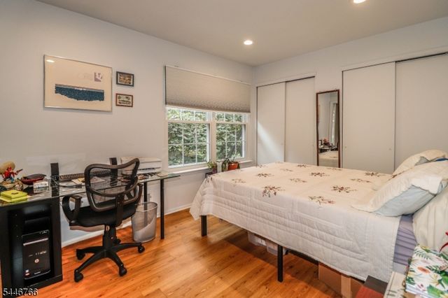 136 Coburn Ln, Franklin Twp., NJ 08873
