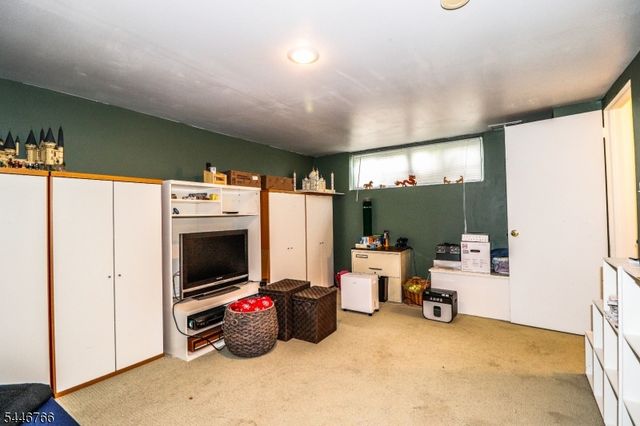 136 Coburn Ln, Franklin Twp., NJ 08873