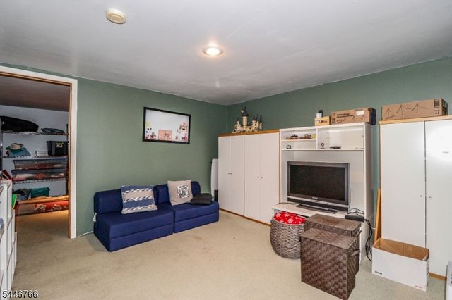 136 Coburn Ln, Franklin Twp., NJ 08873