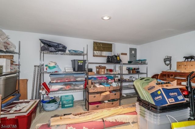 136 Coburn Ln, Franklin Twp., NJ 08873