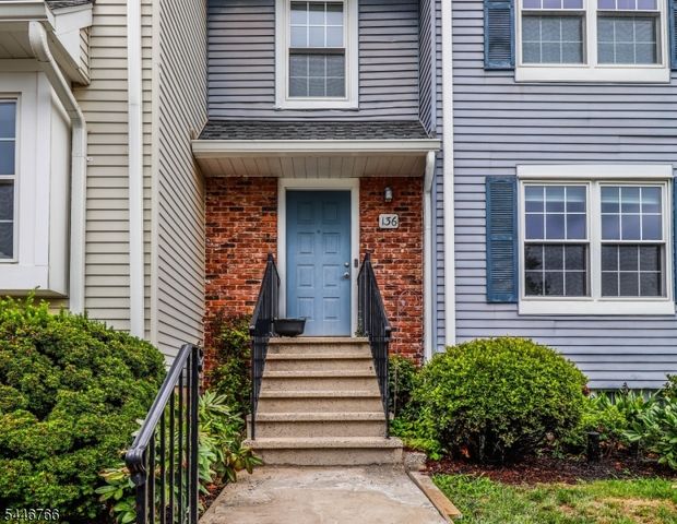 136 Coburn Ln, Franklin Twp., NJ 08873