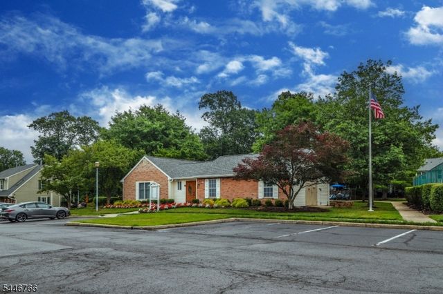 136 Coburn Ln, Franklin Twp., NJ 08873