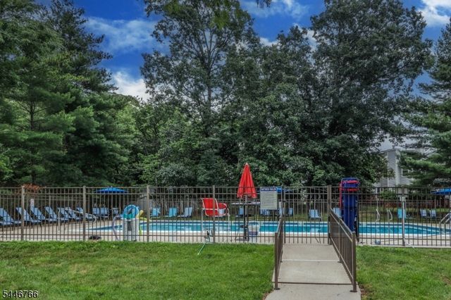 136 Coburn Ln, Franklin Twp., NJ 08873