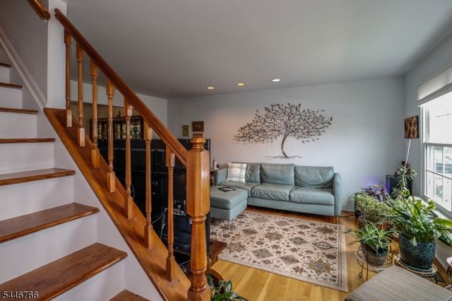 136 Coburn Ln, Franklin Twp., NJ 08873