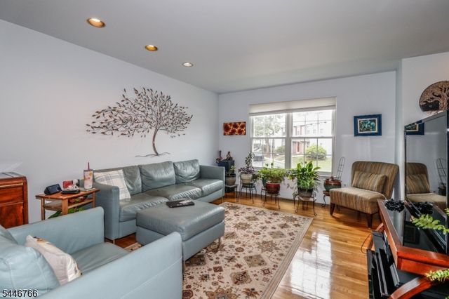 136 Coburn Ln, Franklin Twp., NJ 08873