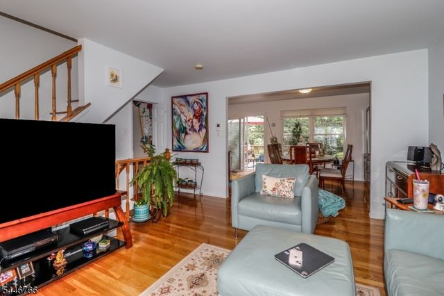136 Coburn Ln, Franklin Twp., NJ 08873