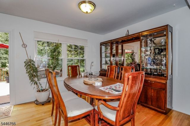 136 Coburn Ln, Franklin Twp., NJ 08873