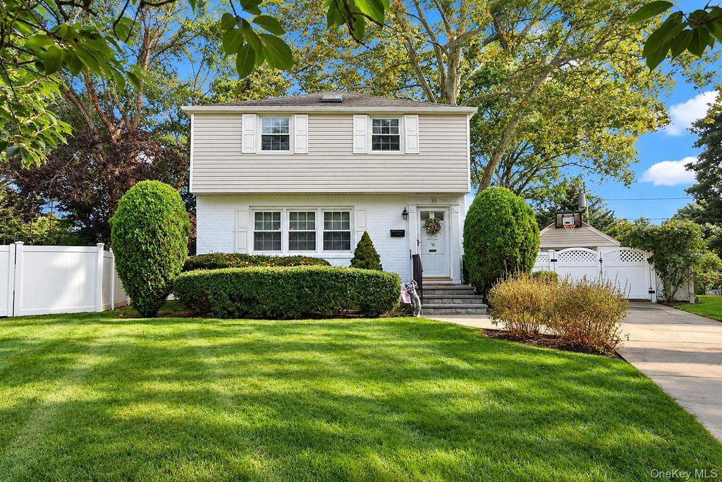 10 Alton Court, Merrick, NY 11566 — exterior