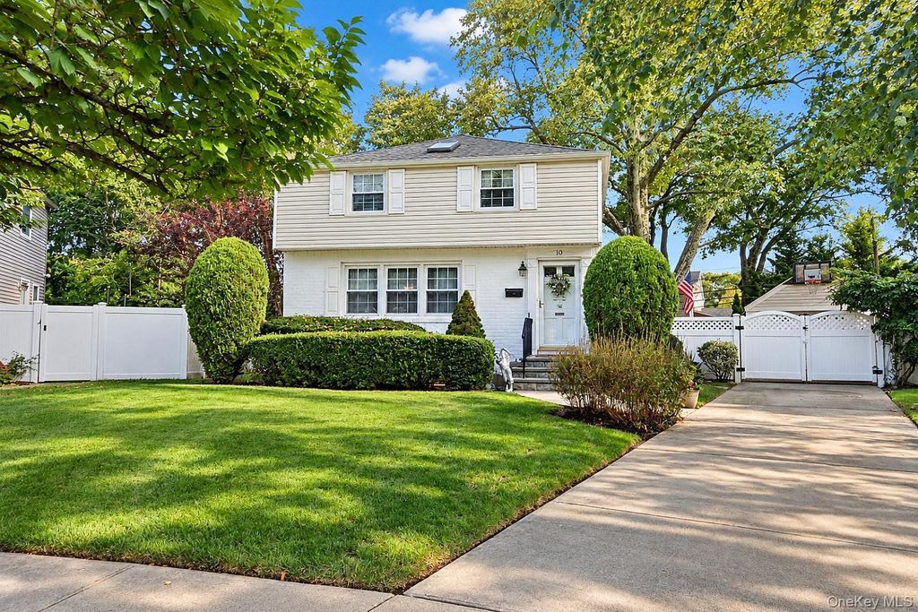 10 Alton Court, Merrick, NY 11566 — photo 2