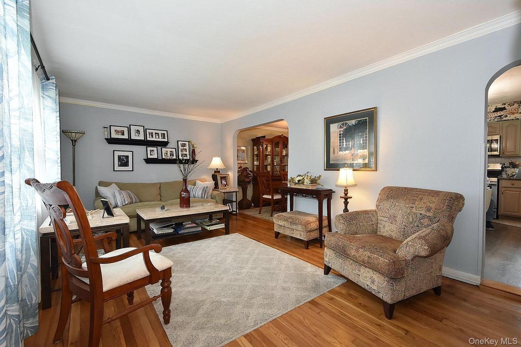 10 Alton Court, Merrick, NY 11566 — photo 5