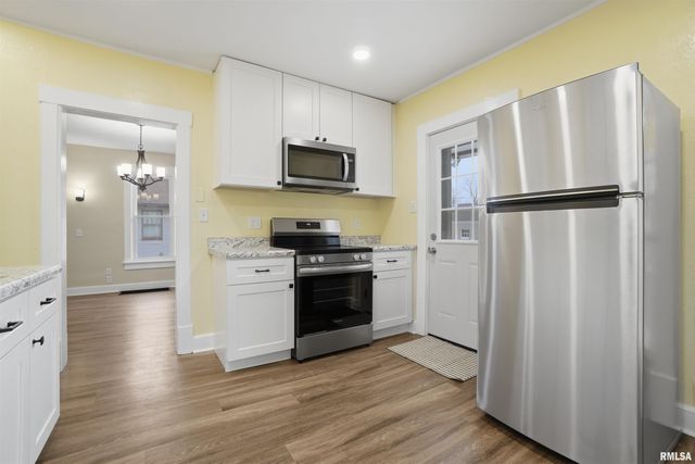 2222 W CALLENDER Avenue, West Peoria, IL 61604