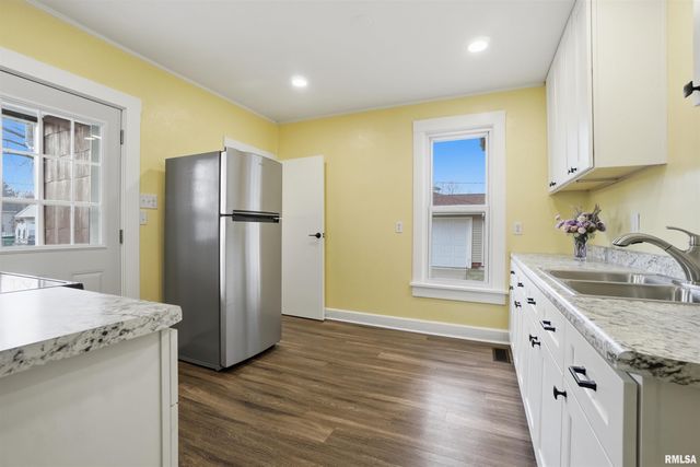 2222 W CALLENDER Avenue, West Peoria, IL 61604