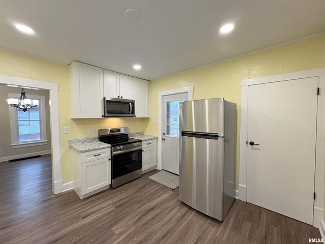 2222 W CALLENDER Avenue, West Peoria, IL 61604