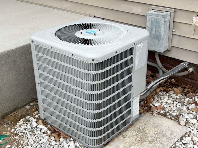 2222 W CALLENDER Avenue, West Peoria, IL 61604