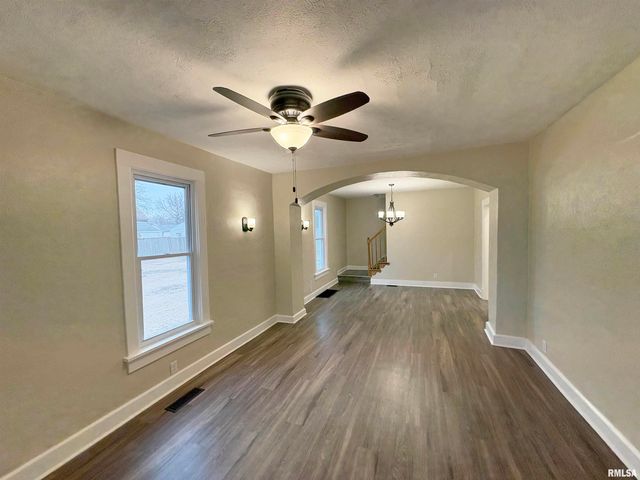 2222 W CALLENDER Avenue, West Peoria, IL 61604