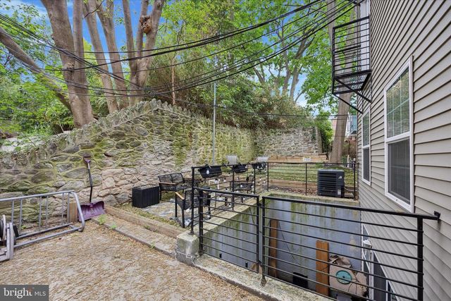 4310 SPRUCE ST, Philadelphia, PA 19104