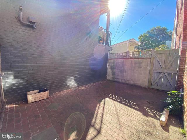 833 11TH ST NE, Washington, DC 20002