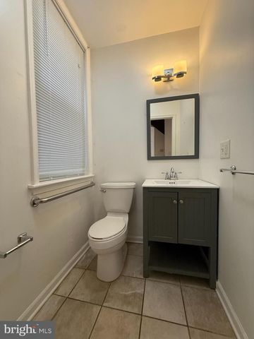 833 11TH ST NE, Washington, DC 20002