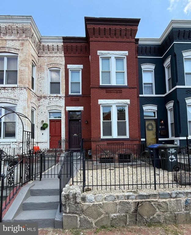 833 11TH ST NE, Washington, DC 20002