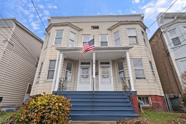 33 Delaware Street, Elizabeth City, NJ 07206