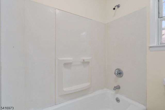 33 Delaware Street, Elizabeth City, NJ 07206