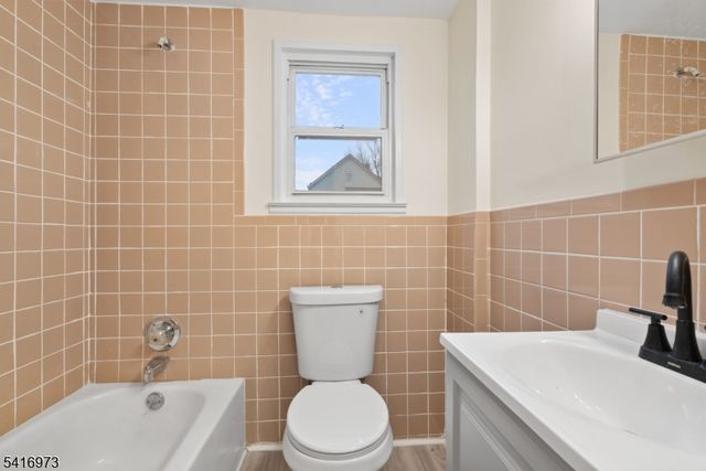 33 Delaware Street, Elizabeth City, NJ 07206