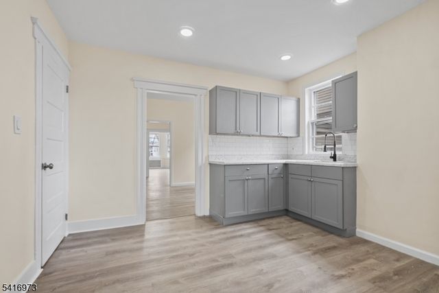 33 Delaware Street, Elizabeth City, NJ 07206