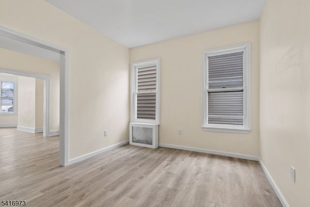 33 Delaware Street, Elizabeth City, NJ 07206