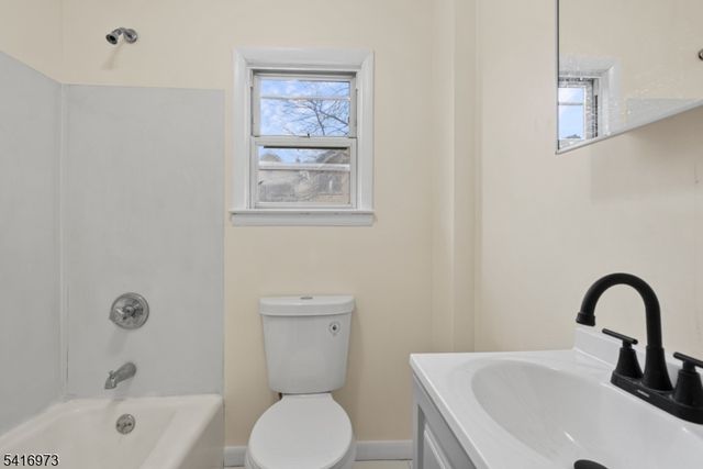 33 Delaware Street, Elizabeth City, NJ 07206