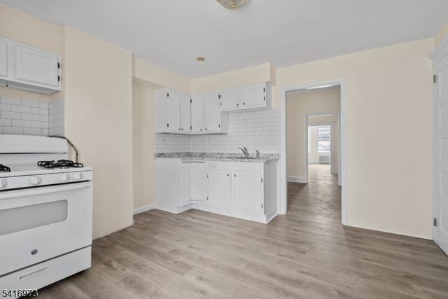 33 Delaware Street, Elizabeth City, NJ 07206